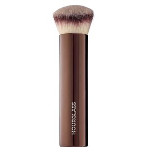 Hourglass foundation brush
